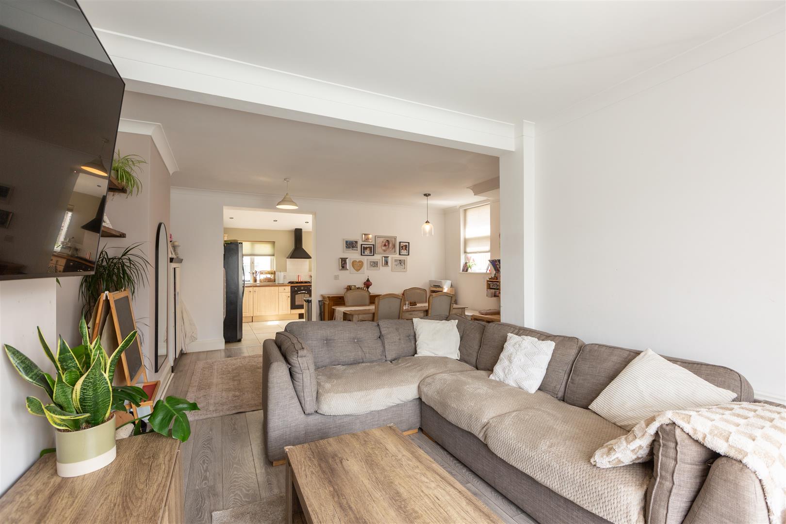 Carmarthen Road, Fforestfach, Swansea, SA5 4BN